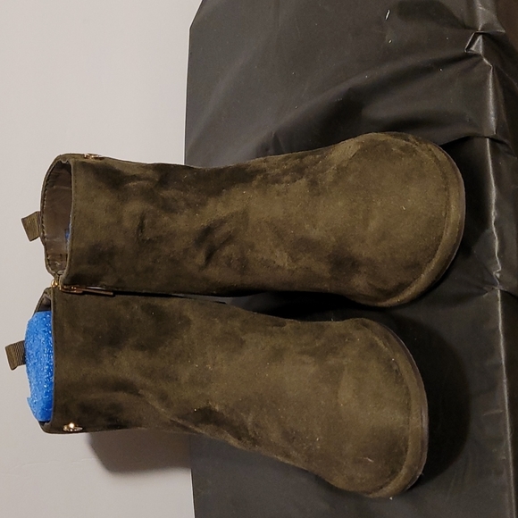 Stuart Weitzman girl olive green suede boots - Picture 3 of 5